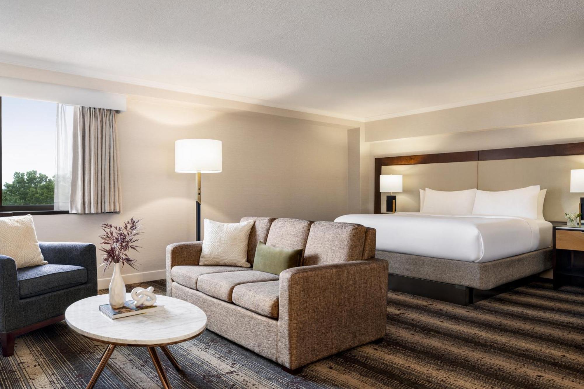 Hotel Crowne Plaza Edison By Ihg Exterior foto