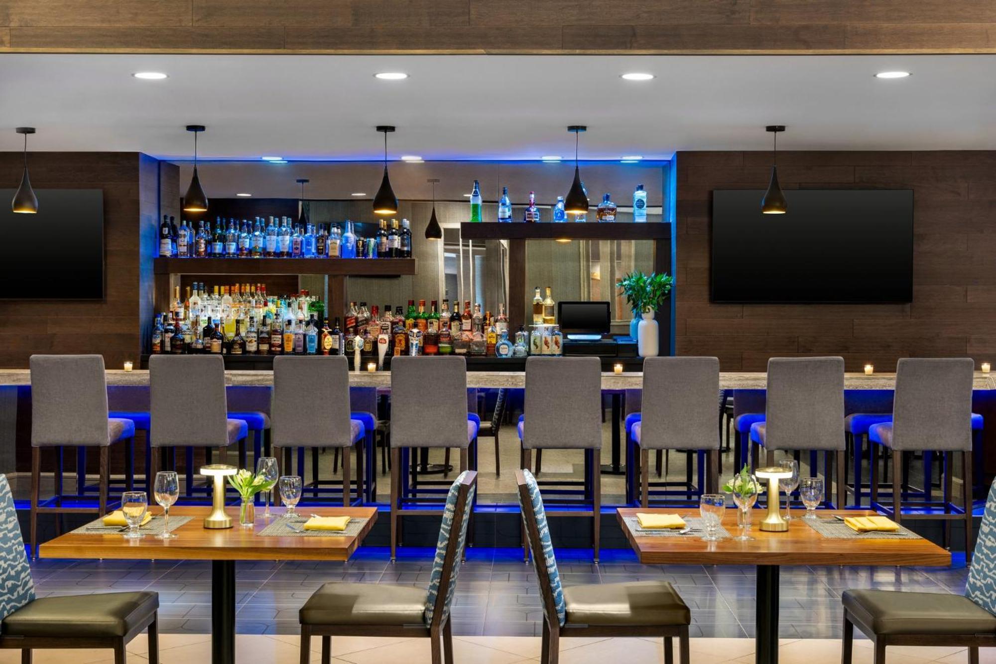 Hotel Crowne Plaza Edison By Ihg Exterior foto