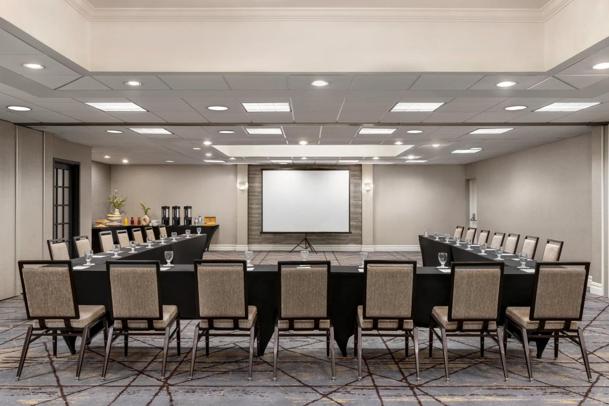 Hotel Crowne Plaza Edison By Ihg Exterior foto